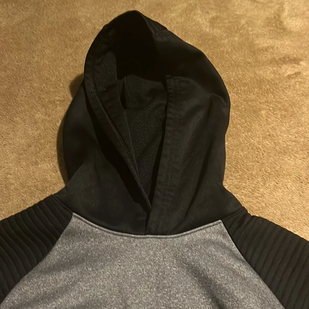 Old Navy boys hoodie - Picture 2 of 4